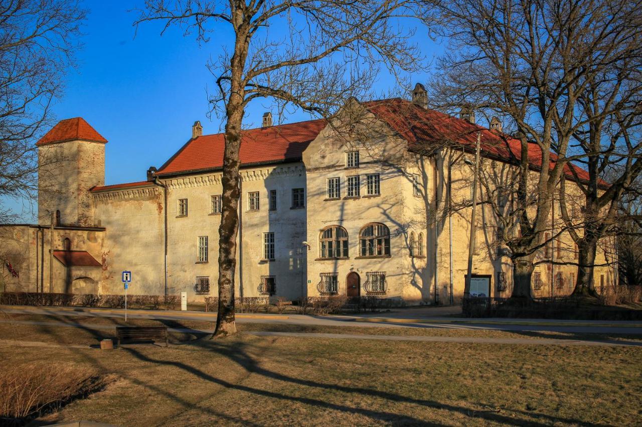 Dundagas Pils Hostel Exterior photo