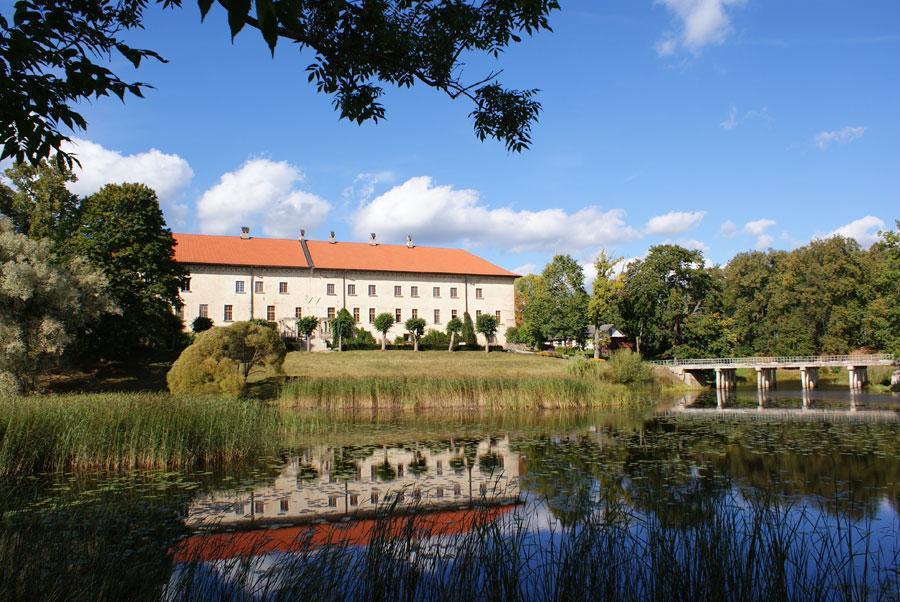 Dundagas Pils Hostel Exterior photo